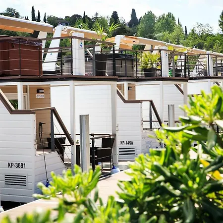 Floating Sea House Lien 1 *