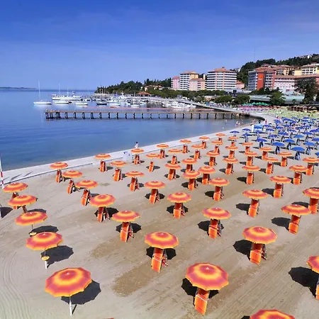 Floating Sea House Lien 1 * Lucija