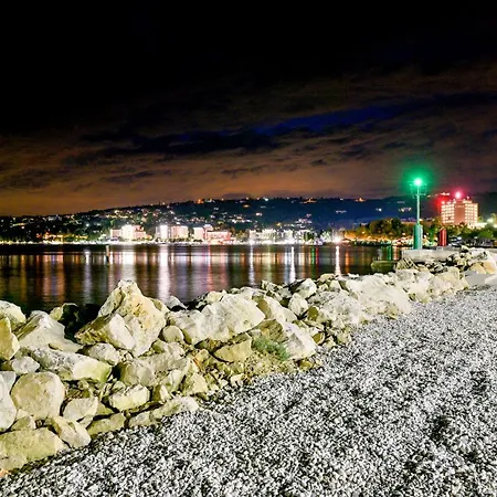 Floating Sea House Lien 1 * Lucija