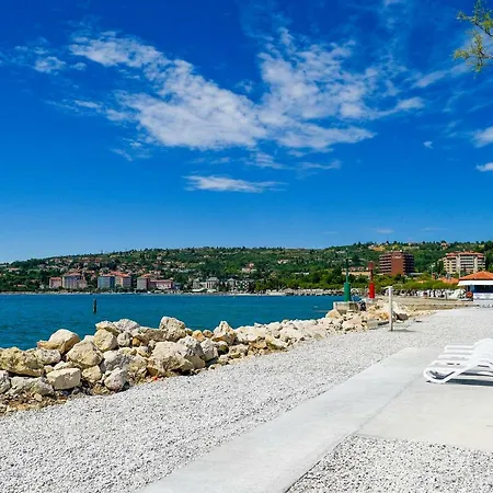 Floating Sea House Lien 1 *