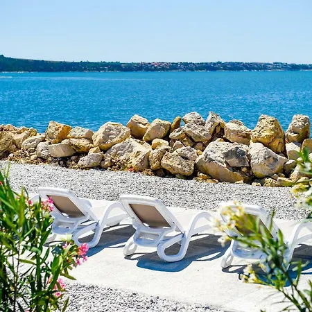 Floating Sea House Lien 1 *