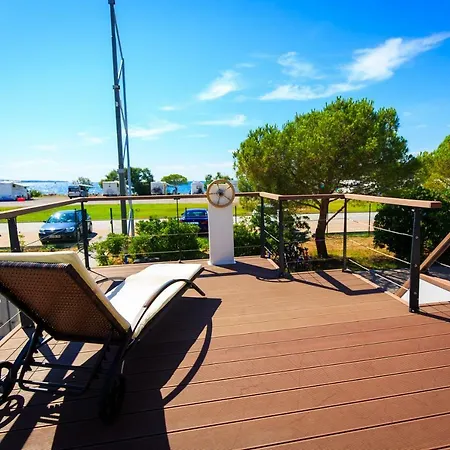 Floating Sea House Lien 1 *